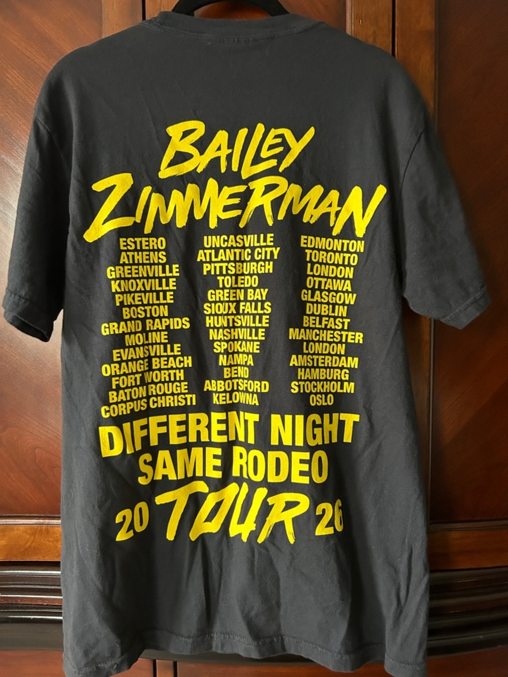 Bailey Zimmerman 2026 concert tee size medium. BRAND NEW. - Picture 3 of 3